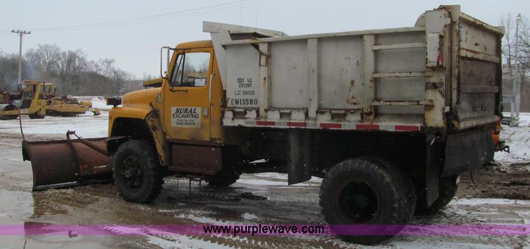 image for item F5955 1979 International 1824 dump truck