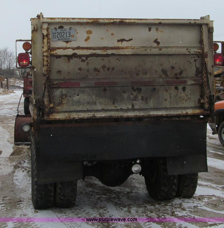 image for item F5955 1979 International 1824 dump truck