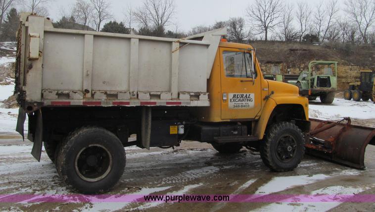 image for item F5955 1979 International 1824 dump truck