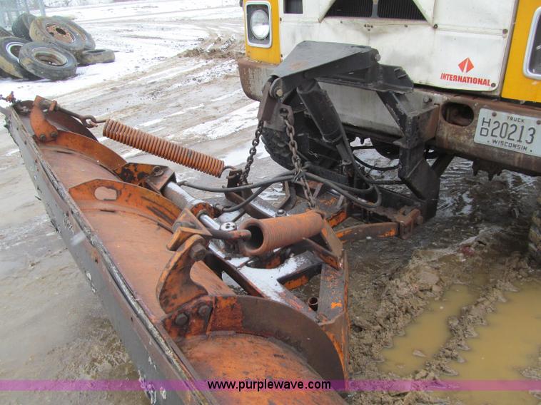 image for item F5955 1979 International 1824 dump truck