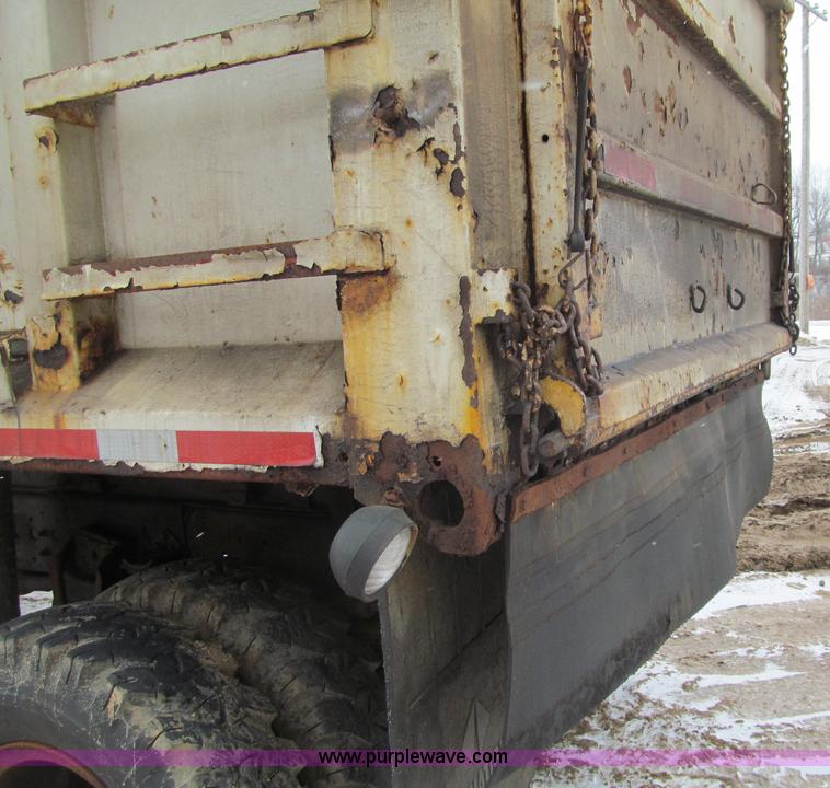 image for item F5955 1979 International 1824 dump truck