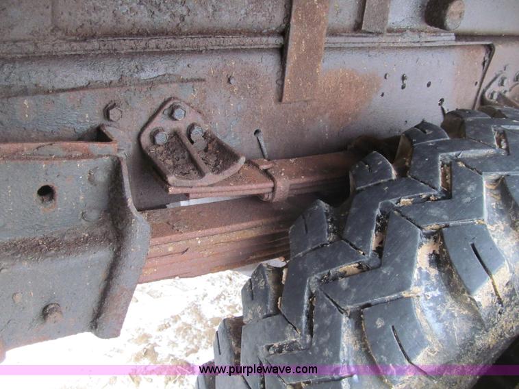 image for item F5955 1979 International 1824 dump truck