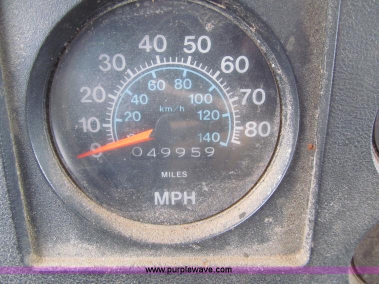 image for item F5955 1979 International 1824 dump truck