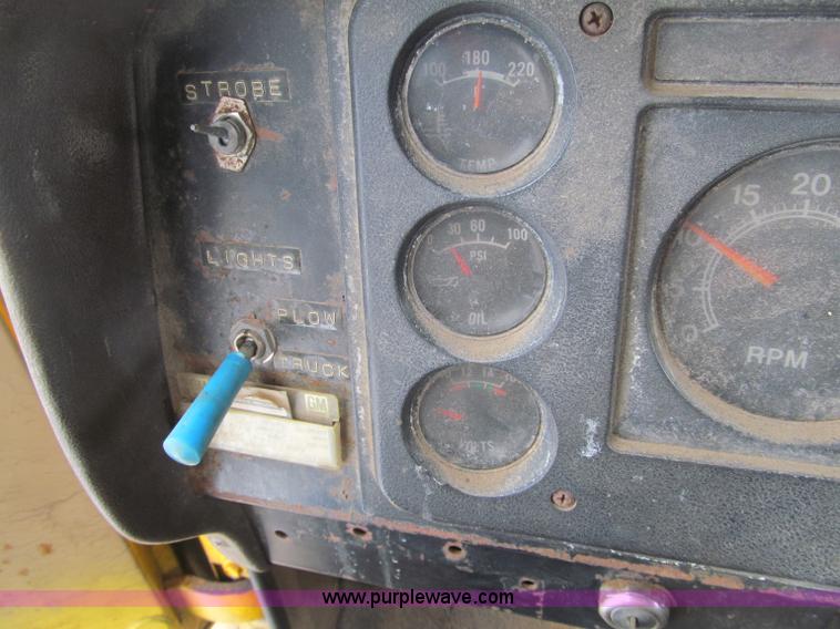 image for item F5955 1979 International 1824 dump truck