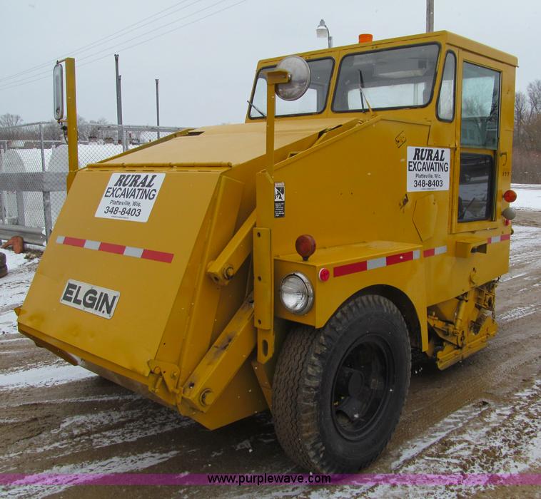 image for item F5957 Elgin 977 street sweeper