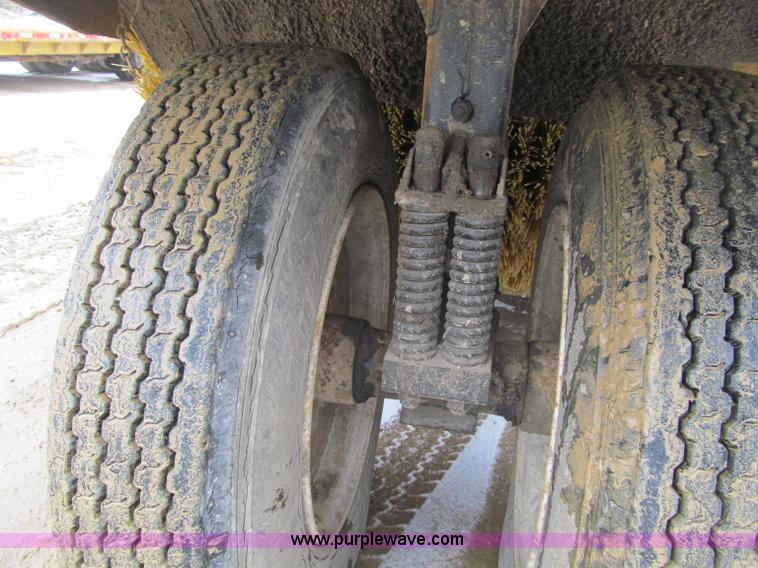 image for item F5957 Elgin 977 street sweeper