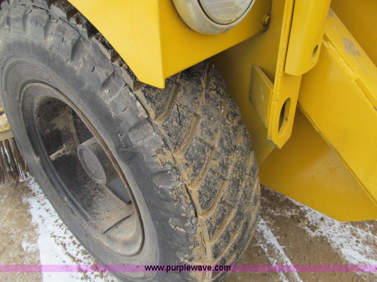 image for item F5957 Elgin 977 street sweeper