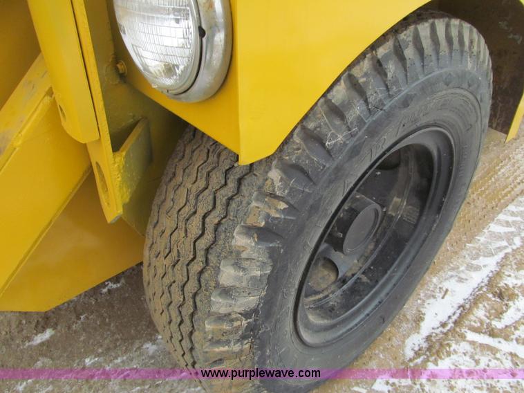 image for item F5957 Elgin 977 street sweeper