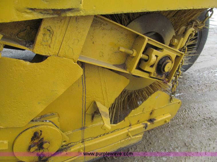 image for item F5957 Elgin 977 street sweeper