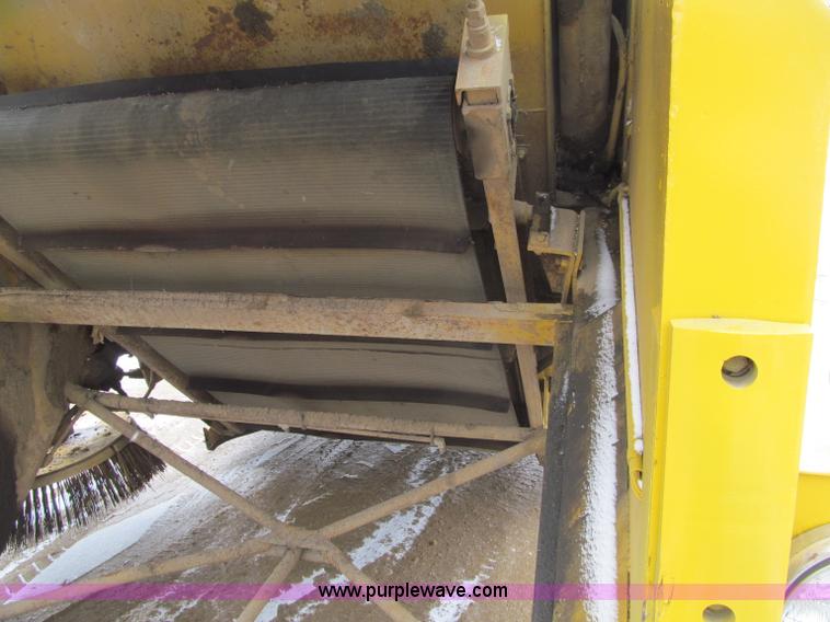 image for item F5957 Elgin 977 street sweeper