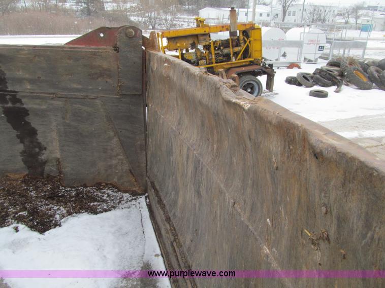 image for item F5958 1980 Mack DM686 tri axle dump truck