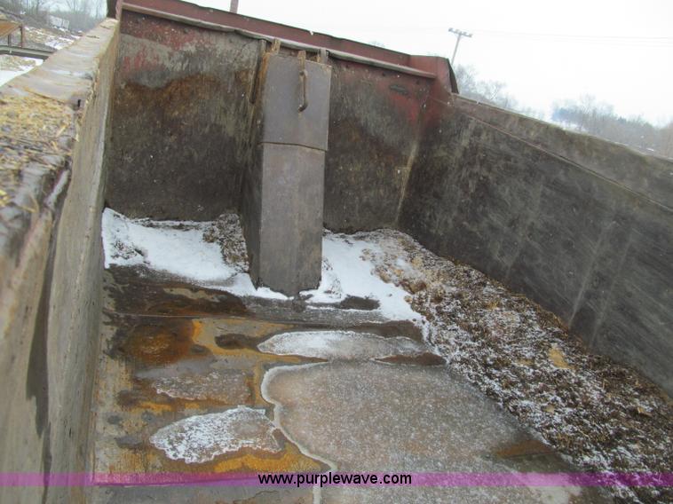 image for item F5958 1980 Mack DM686 tri axle dump truck