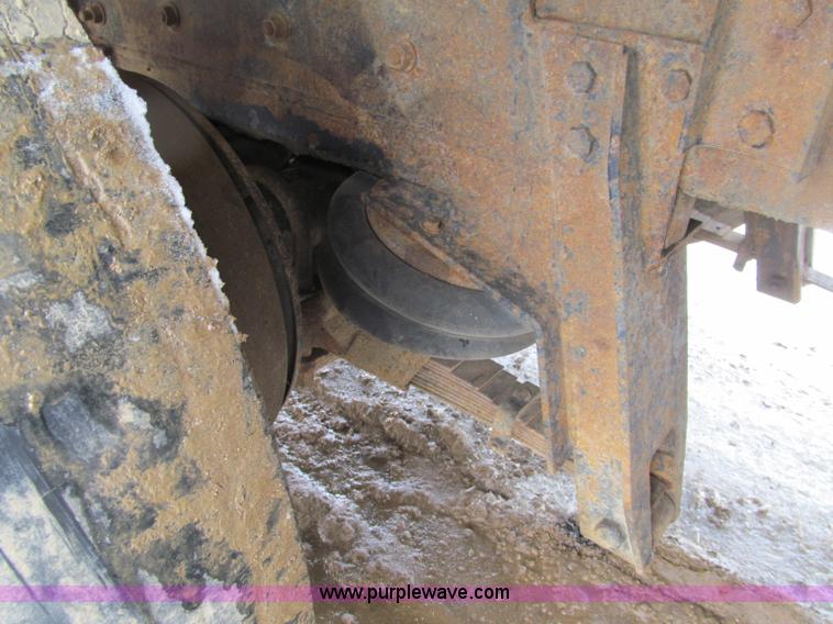 image for item F5959 1981 Mack DM686S tri axle dump truck