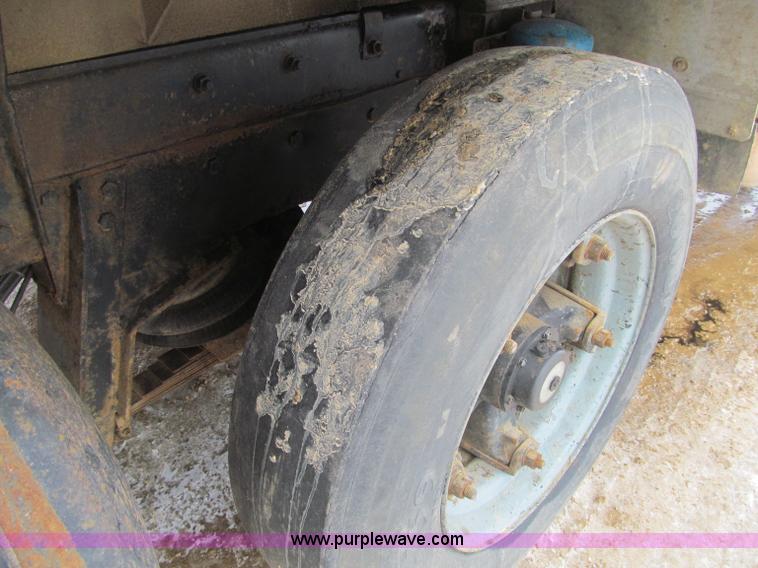 image for item F5959 1981 Mack DM686S tri axle dump truck