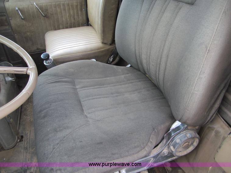 image for item F5959 1981 Mack DM686S tri axle dump truck