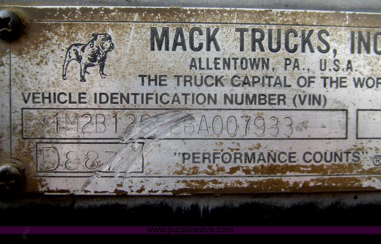 image for item F5959 1981 Mack DM686S tri axle dump truck