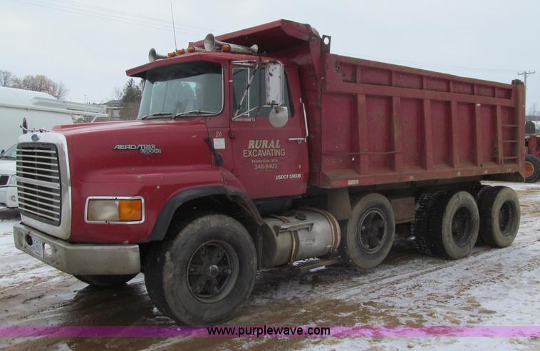 image for item F5961 1986 Ford Aeromax L9000 tri axle dump truck