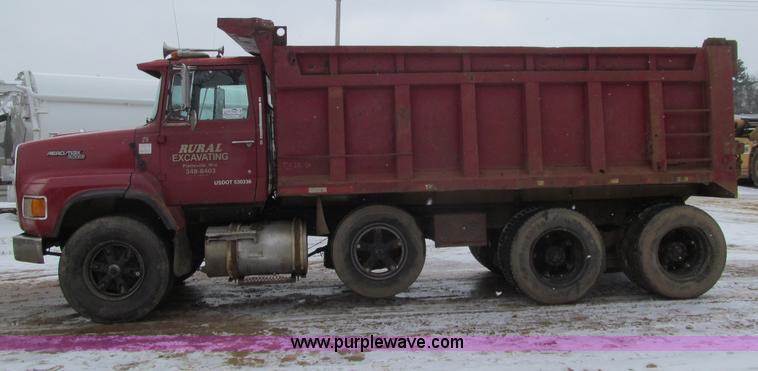 image for item F5961 1986 Ford Aeromax L9000 tri axle dump truck