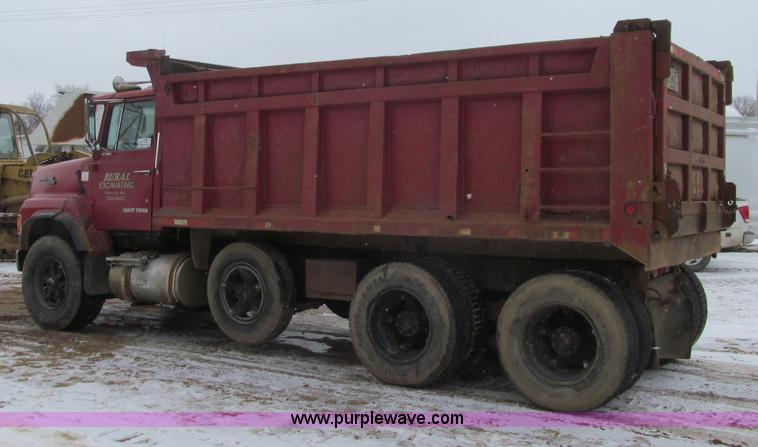image for item F5961 1986 Ford Aeromax L9000 tri axle dump truck