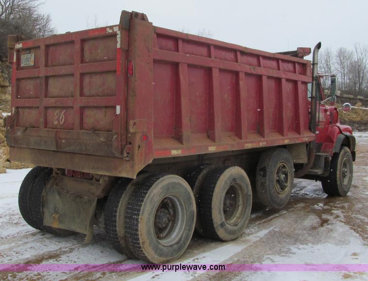 image for item F5961 1986 Ford Aeromax L9000 tri axle dump truck