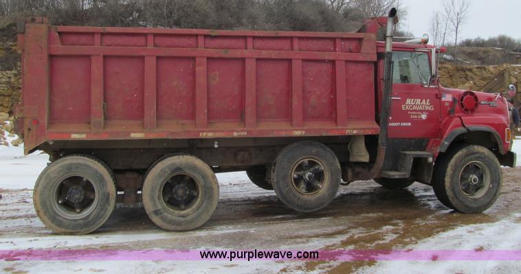 image for item F5961 1986 Ford Aeromax L9000 tri axle dump truck