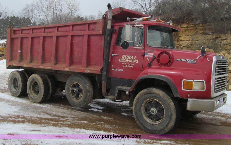 image for item F5961 1986 Ford Aeromax L9000 tri axle dump truck