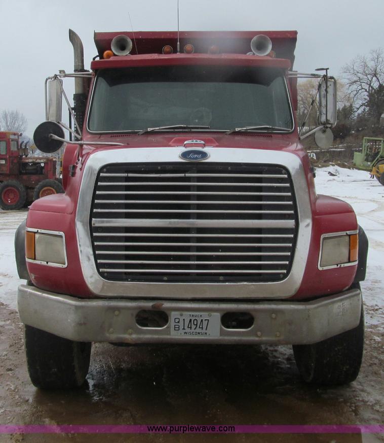 image for item F5961 1986 Ford Aeromax L9000 tri axle dump truck