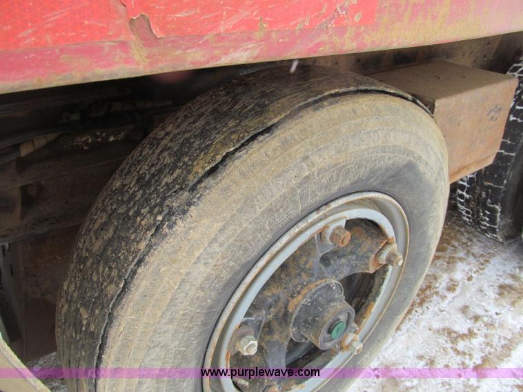 image for item F5961 1986 Ford Aeromax L9000 tri axle dump truck