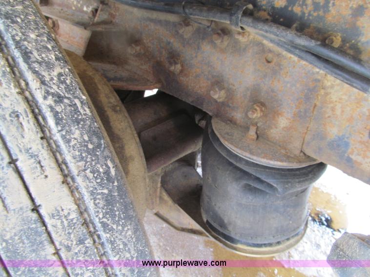 image for item F5961 1986 Ford Aeromax L9000 tri axle dump truck