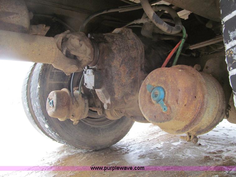 image for item F5961 1986 Ford Aeromax L9000 tri axle dump truck