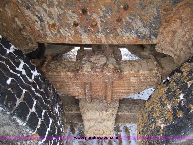 image for item F5961 1986 Ford Aeromax L9000 tri axle dump truck