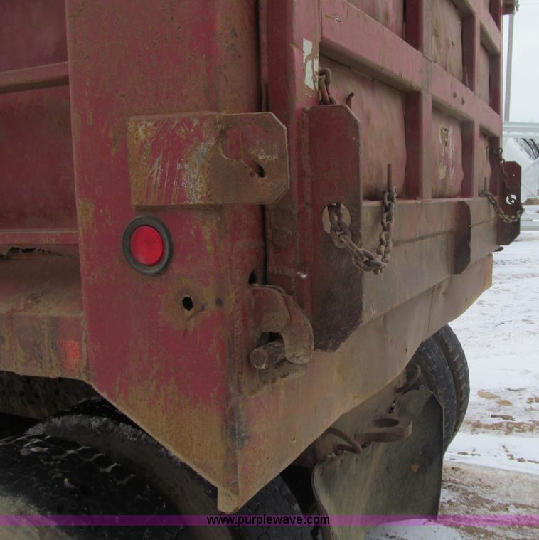 image for item F5961 1986 Ford Aeromax L9000 tri axle dump truck