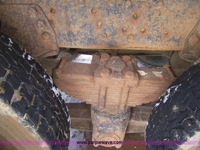 image for item F5961 1986 Ford Aeromax L9000 tri axle dump truck