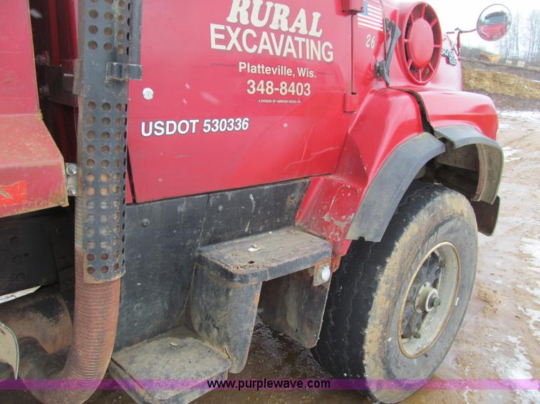 image for item F5961 1986 Ford Aeromax L9000 tri axle dump truck