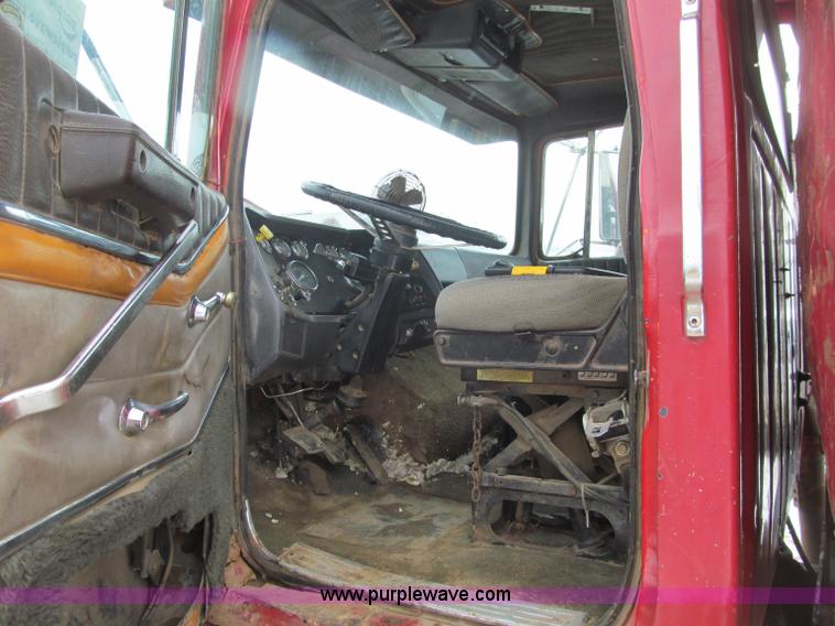 image for item F5961 1986 Ford Aeromax L9000 tri axle dump truck