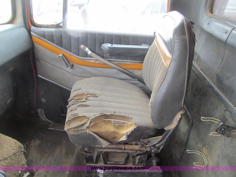 image for item F5961 1986 Ford Aeromax L9000 tri axle dump truck