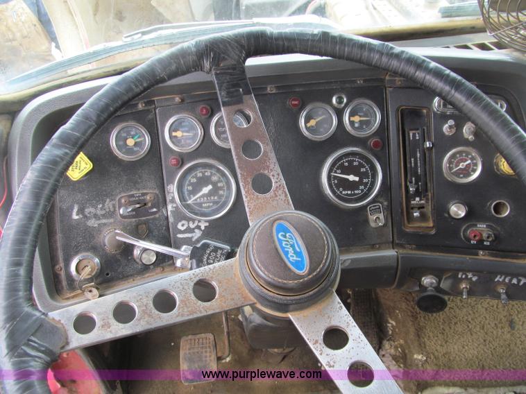 image for item F5961 1986 Ford Aeromax L9000 tri axle dump truck