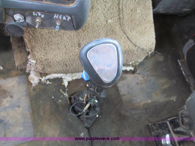 image for item F5961 1986 Ford Aeromax L9000 tri axle dump truck