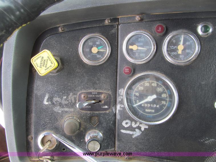 image for item F5961 1986 Ford Aeromax L9000 tri axle dump truck