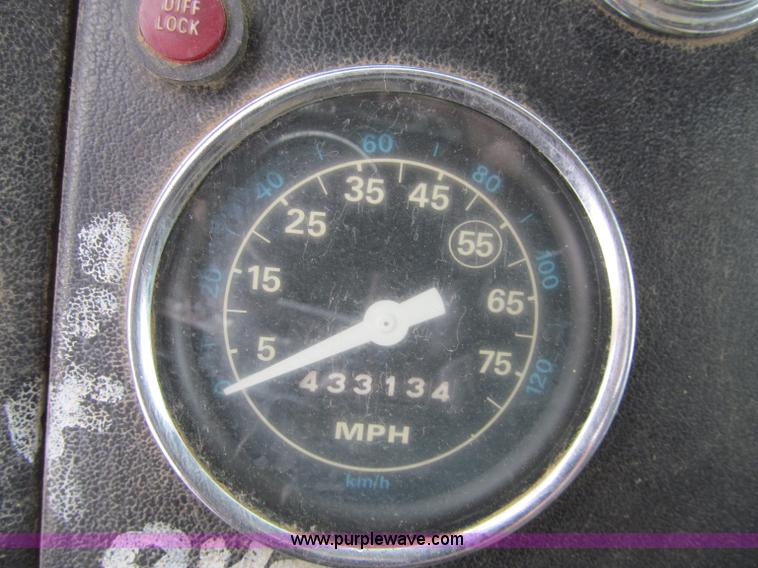 image for item F5961 1986 Ford Aeromax L9000 tri axle dump truck