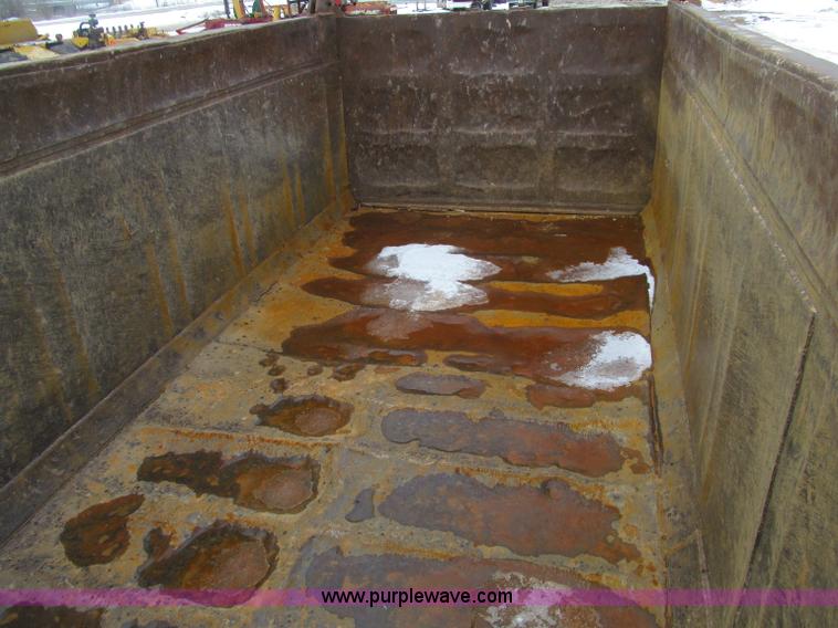 image for item F5961 1986 Ford Aeromax L9000 tri axle dump truck