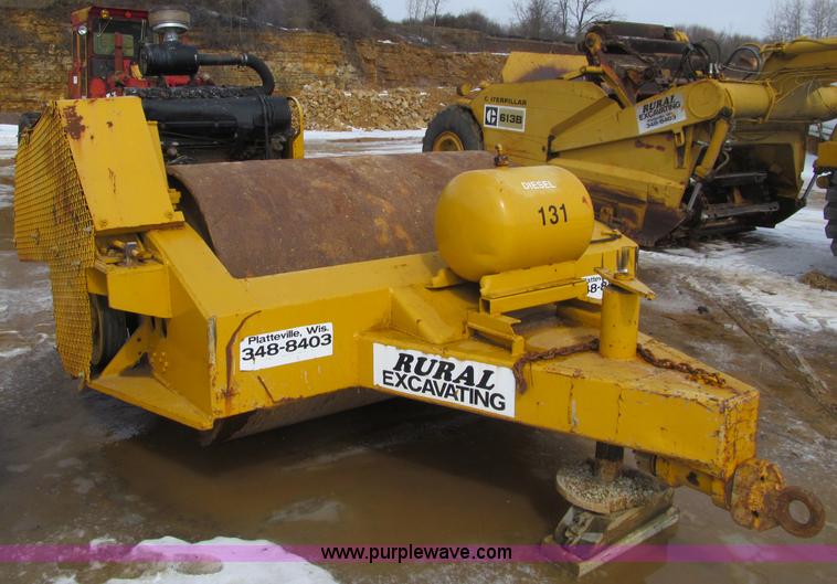 image for item F5962 Smooth drum vibratory roller