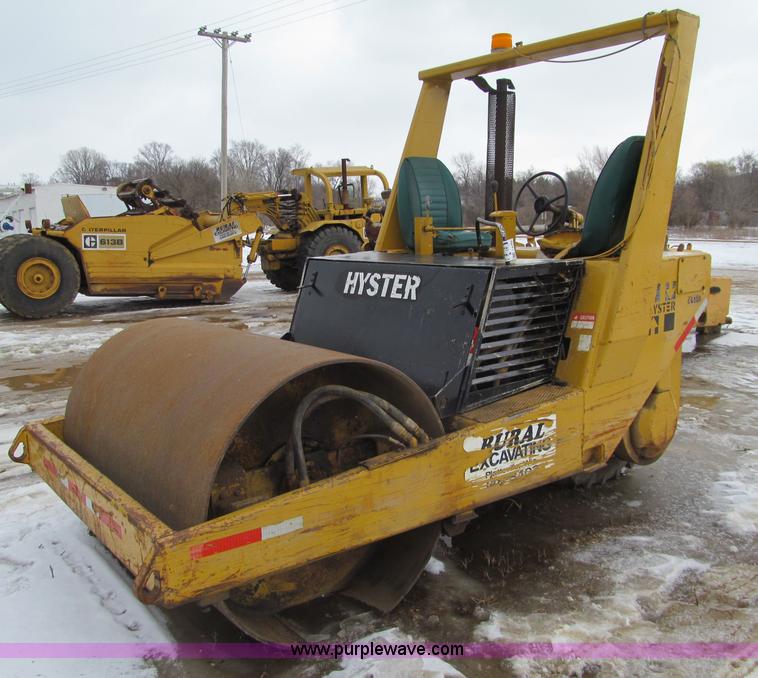 image for item F5964 Hyster C610B vibratory smooth drum roller