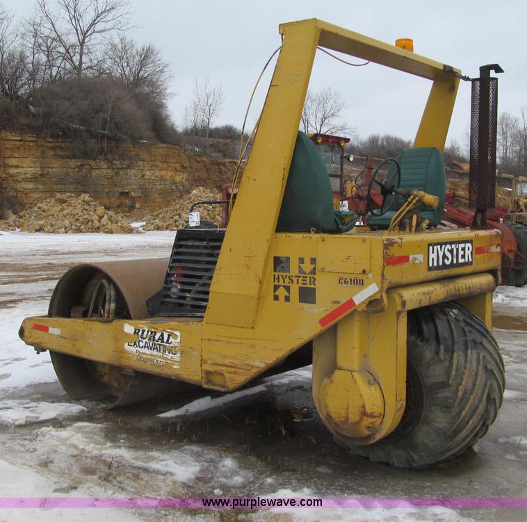 image for item F5964 Hyster C610B vibratory smooth drum roller