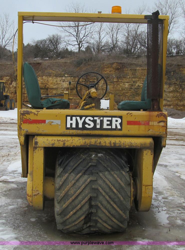 image for item F5964 Hyster C610B vibratory smooth drum roller