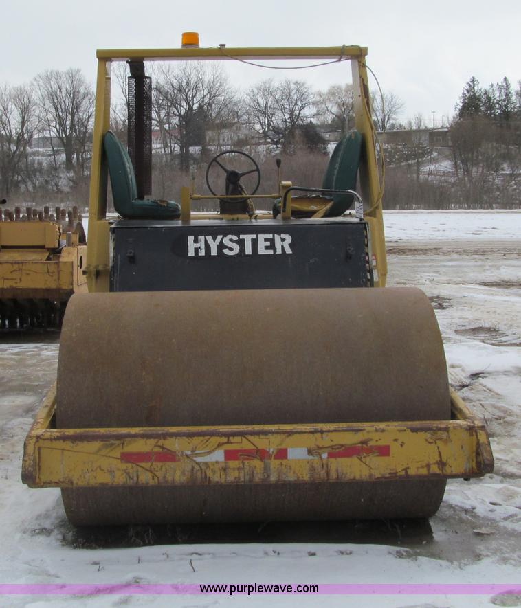 image for item F5964 Hyster C610B vibratory smooth drum roller