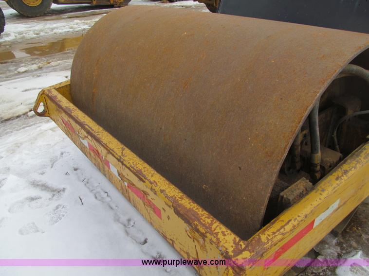 image for item F5964 Hyster C610B vibratory smooth drum roller
