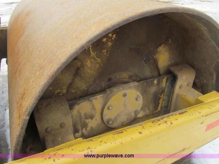 image for item F5964 Hyster C610B vibratory smooth drum roller