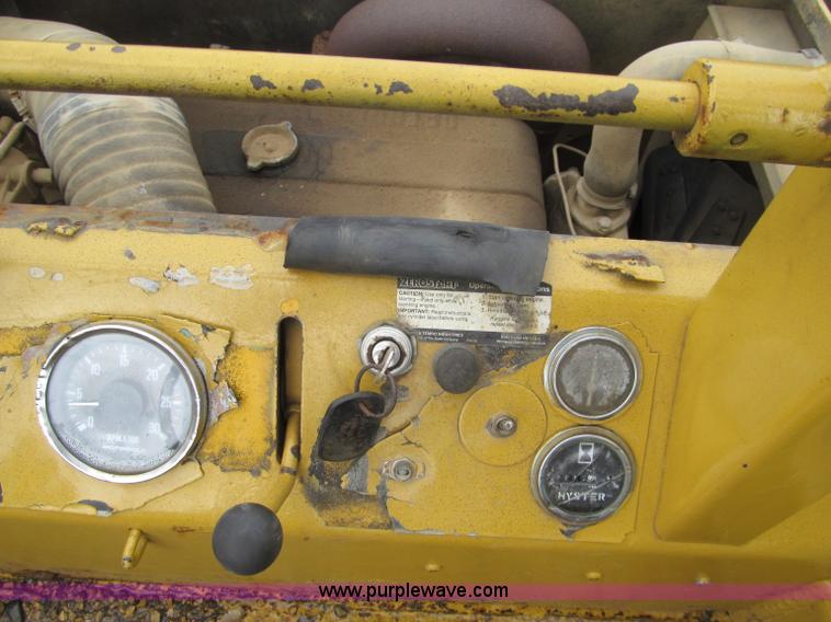 image for item F5964 Hyster C610B vibratory smooth drum roller