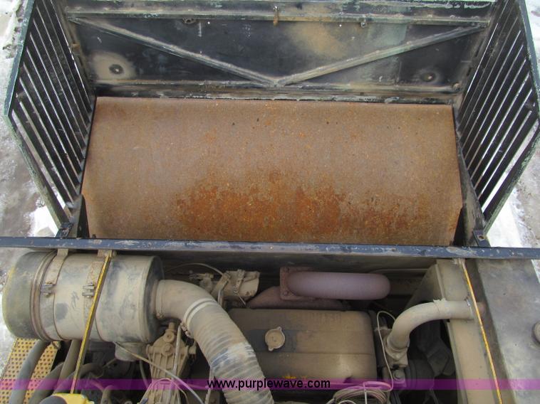 image for item F5964 Hyster C610B vibratory smooth drum roller